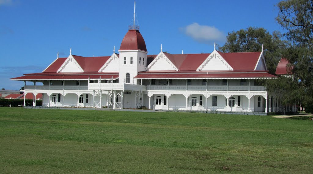 Royal Palace, Nuku'alofa, Tonga | Photo Courtesy of Murray Kerr (on Panoramio.com)